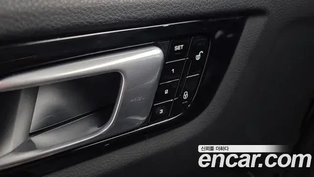 Porsche Cayenne 2019 — Photo 1/32