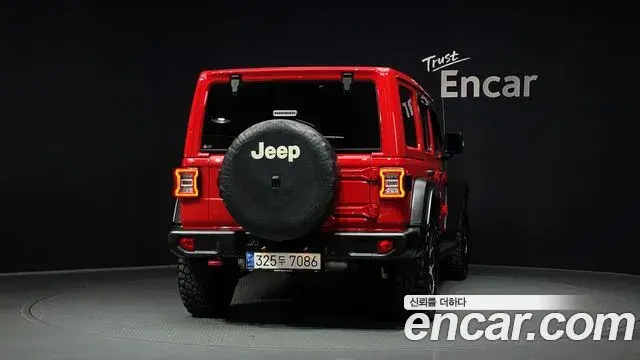 Jeep Wrangler 2021 — ფოტო 23/29