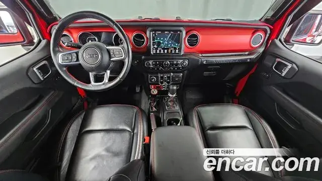 Jeep Wrangler 2021 — ფოტო 16/29