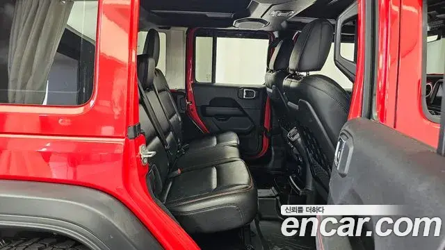 Jeep Wrangler 2021 — ფოტო 15/29