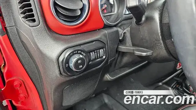 Jeep Wrangler 2021 — ფოტო 21/29