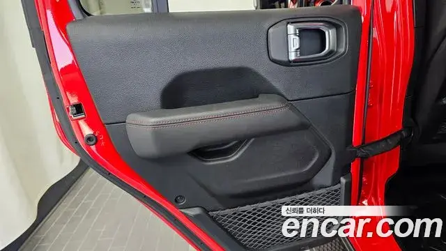 Jeep Wrangler 2021 — ფოტო 27/29