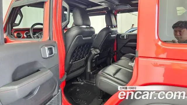 Jeep Wrangler 2021 — ფოტო 19/29