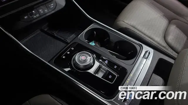 Kia Carnival 2023 — ფოტო 2/32