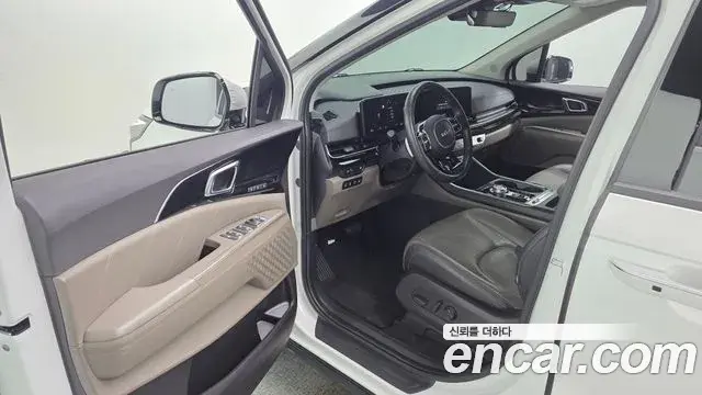 Kia Carnival 2023 — ფოტო 30/32