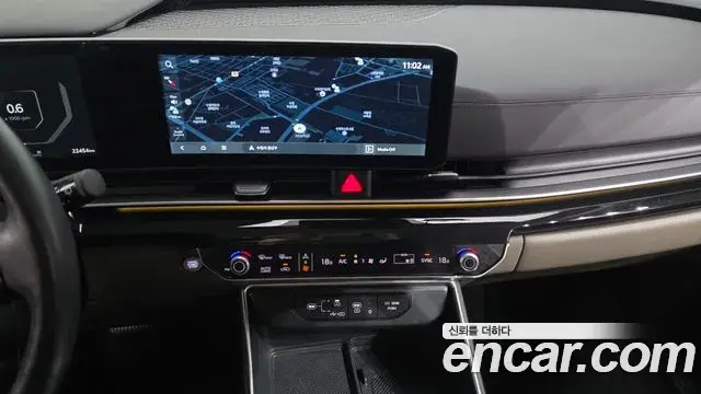 Kia Carnival 2023 — ფოტო 22/32