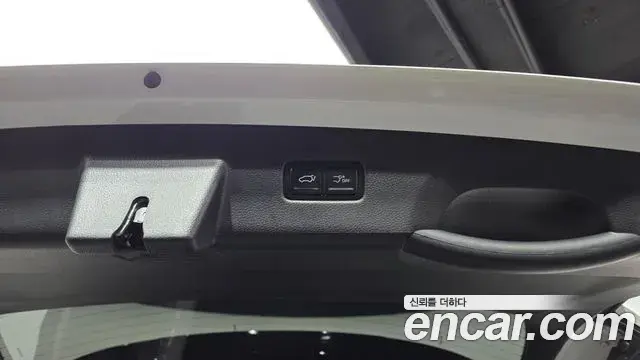 Kia Carnival 2023 — ფოტო 23/32