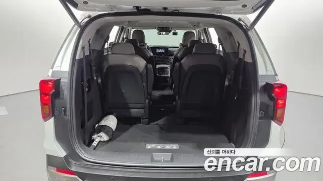 Kia Carnival 2023 — ფოტო 31/32