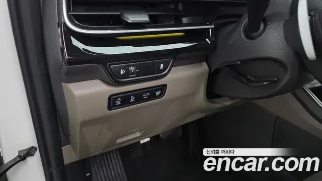 Kia Carnival 2023 — ფოტო 26/32