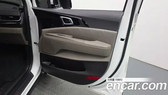 Kia Carnival 2023 — ფოტო 7/32