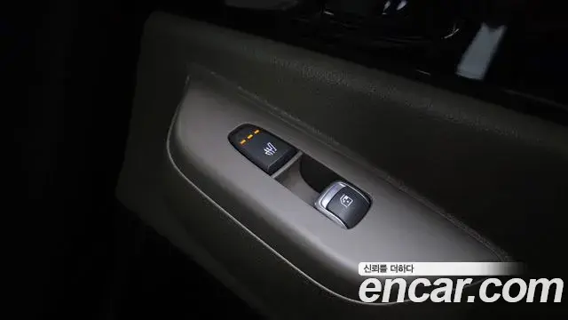 Kia Carnival 2023 — ფოტო 16/32