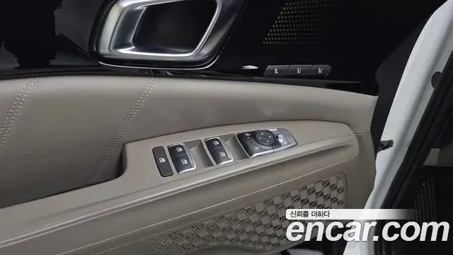 Kia Carnival 2023 — ფოტო 3/32