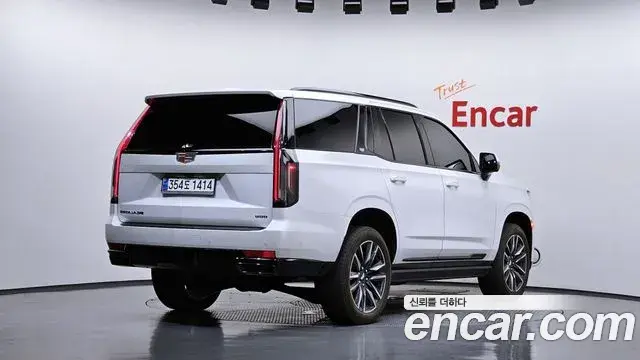 Cadillac Escalade 2023 — ფოტო 14/39