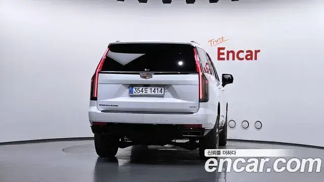 Cadillac Escalade 2023 — ფოტო 16/39