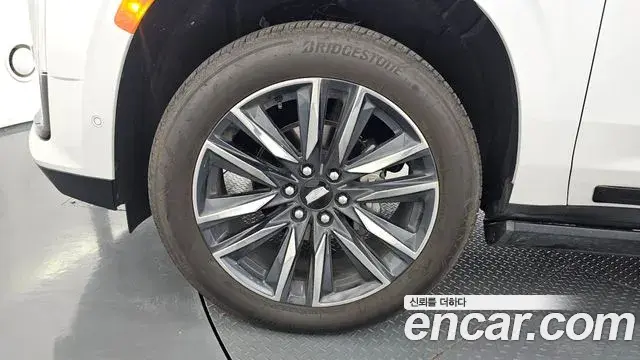 Cadillac Escalade 2023 — ფოტო 26/39