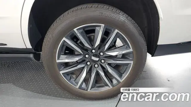 Cadillac Escalade 2023 — ფოტო 4/39