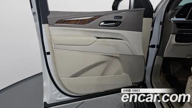 Cadillac Escalade 2023 — ფოტო 32/39
