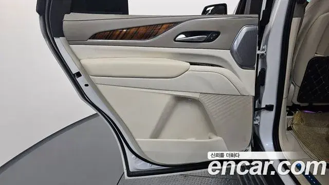 Cadillac Escalade 2023 — ფოტო 30/39