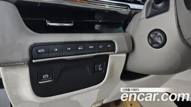 Cadillac Escalade 2023 — ფოტო 33/39
