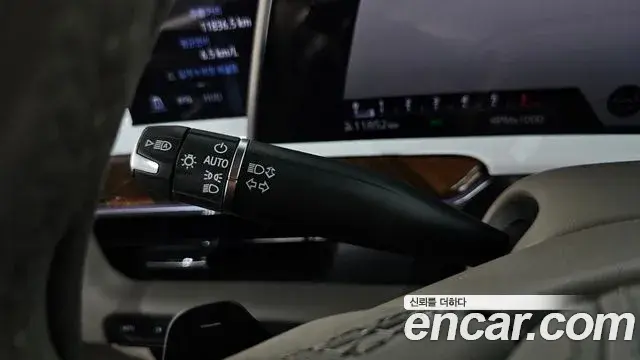 Cadillac Escalade 2023 — ფოტო 35/39
