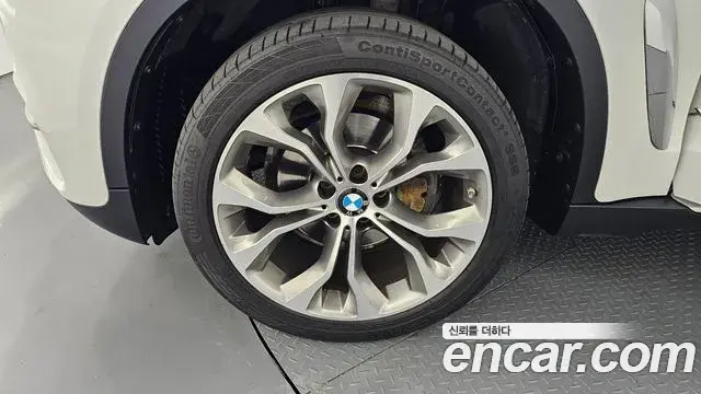 BMW X6 2018 — Şəkil 27/32