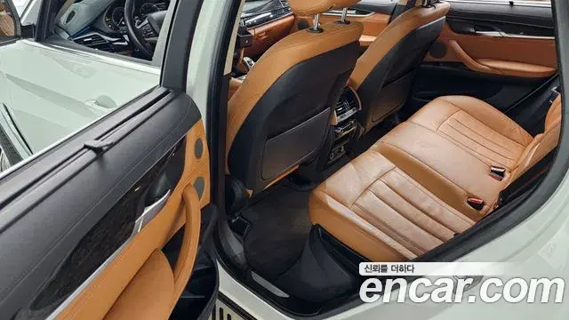 BMW X6 2018 — Şəkil 19/32