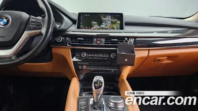 BMW X6 2018 — Şəkil 25/32