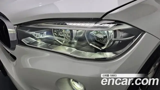 BMW X6 2018 — Şəkil 30/32