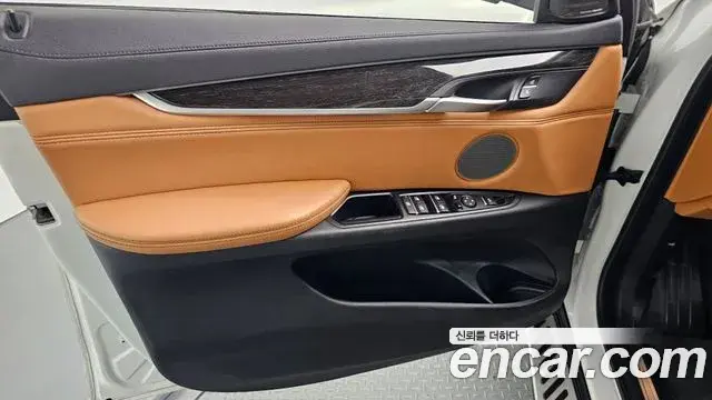 BMW X6 2018 — Şəkil 26/32