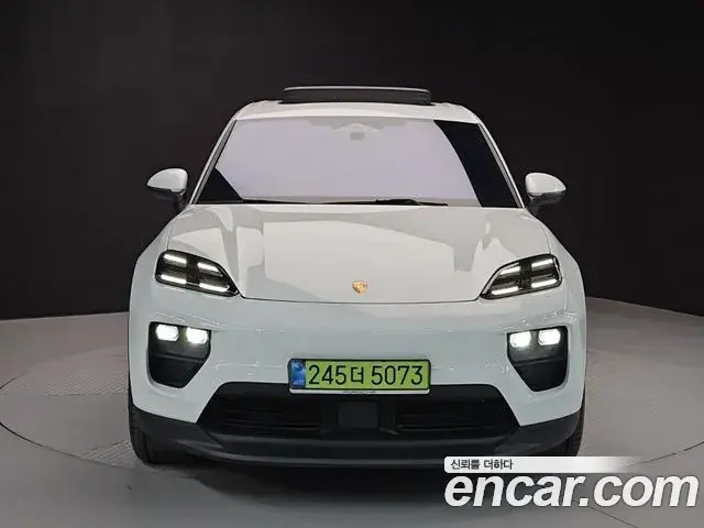 Porsche Macan EV 2025 — ფოტო 1/20