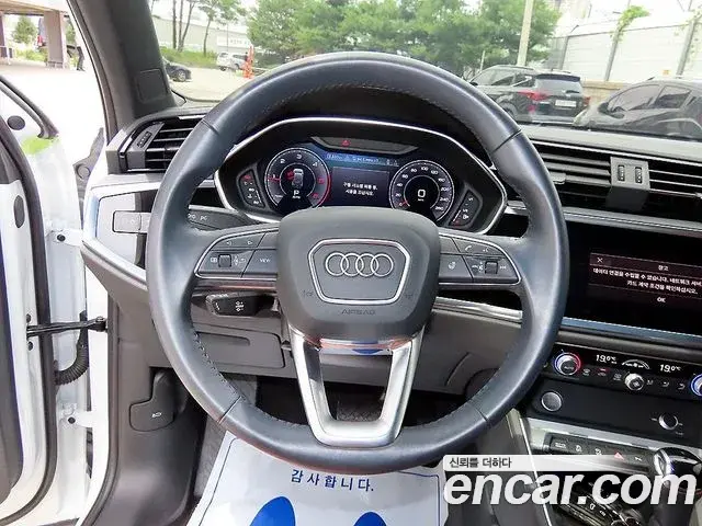 Audi Q3 2020 — ფოტო 13/20