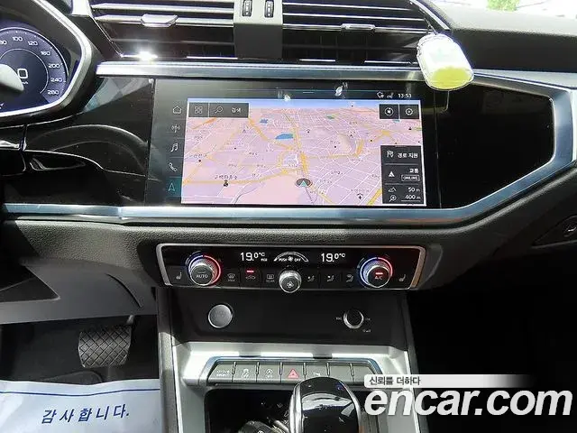 Audi Q3 2020 — ფოტო 15/20
