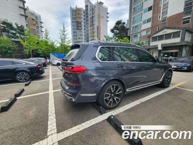 BMW X7 2021 — Photo 16/20