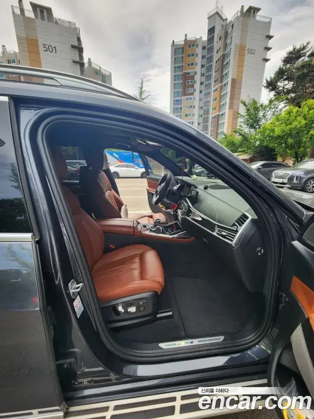 BMW X7 2021 — Photo 15/20