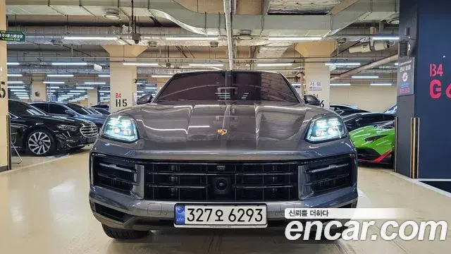 Porsche Cayenne 2023 — Photo 19/20