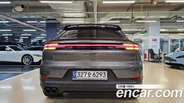 Porsche Cayenne 2023 — Photo 16/20