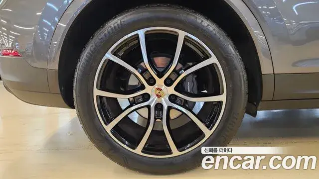 Porsche Cayenne 2023 — Photo 11/20