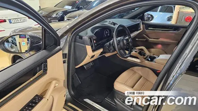 Porsche Cayenne 2023 — Photo 10/20