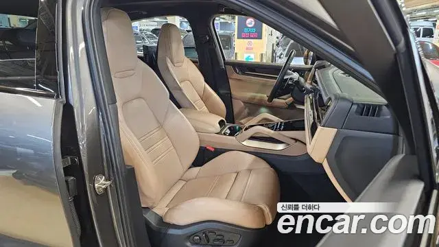 Porsche Cayenne 2023 — Photo 14/20