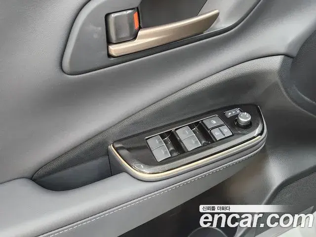 Toyota Crown Crossover 2024 — ფოტო 6/19