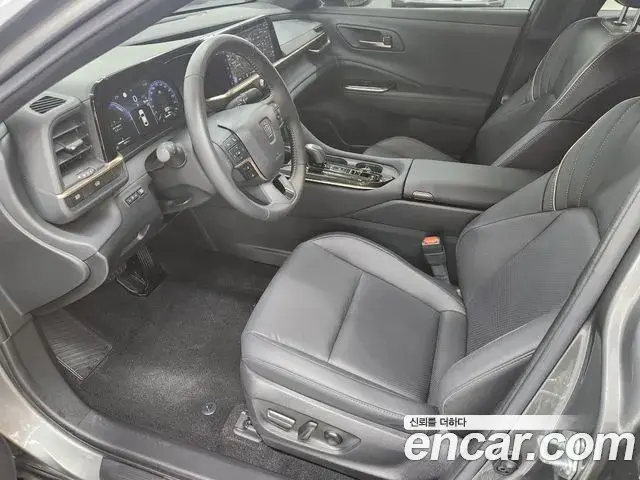 Toyota Crown Crossover 2024 — ფოტო 14/19