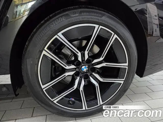 BMW 7 Series 2024 — Photo 17/20