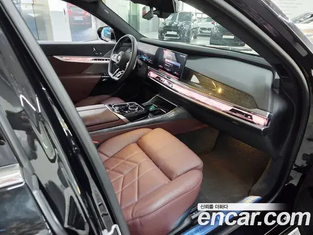 BMW 7 Series 2024 — Photo 15/20