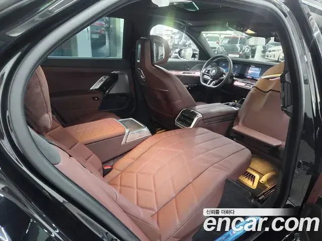 BMW 7 Series 2024 — Photo 9/20