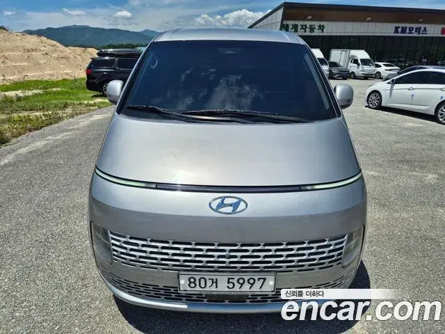 Hyundai Staria 2021 — Фото 1/20