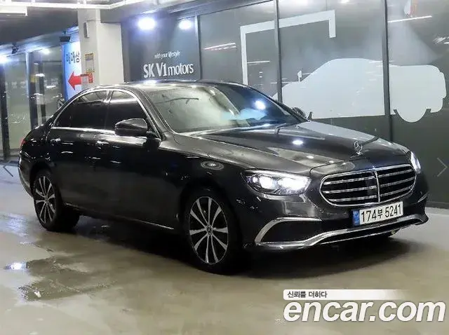 Mercedes-Benz E-Class 2021 — Photo 1/20
