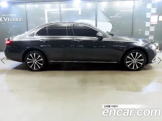 Mercedes-Benz E-Class 2021 — Photo 13/20