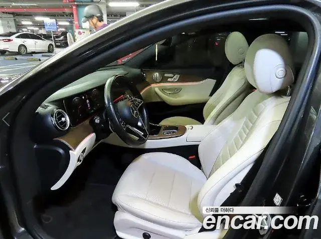 Mercedes-Benz E-Class 2021 — Photo 8/20