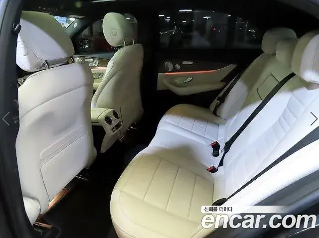 Mercedes-Benz E-Class 2021 — Photo 3/20