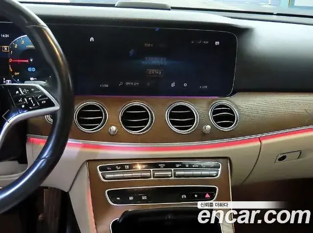 Mercedes-Benz E-Class 2021 — Photo 14/20